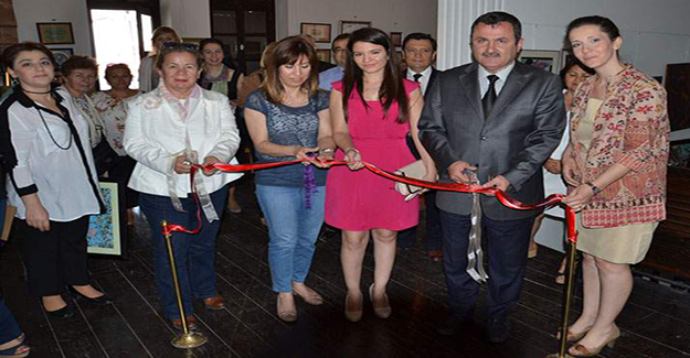 Alsancak Müze Ve Sanat Galerisi’nde Ebru, Minyatür ve Tezhip Sergisi Açıldı