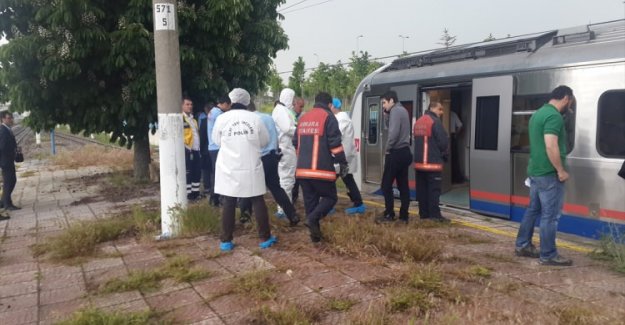 Ankara'da Banliyö Trenin Çarptığı Kişi Öldü
