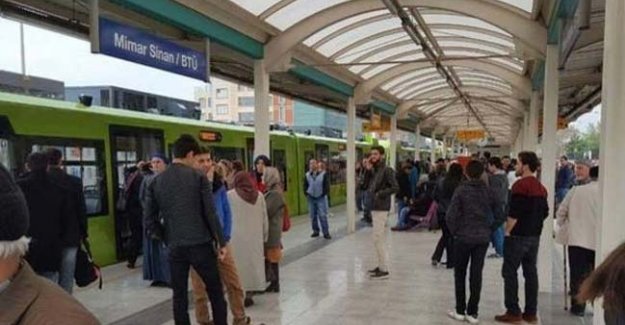Bursa'da metro seferlerine afiş engeli