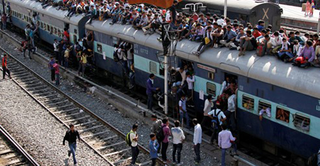 Hindistan'da yolcu trenine haciz konuldu
