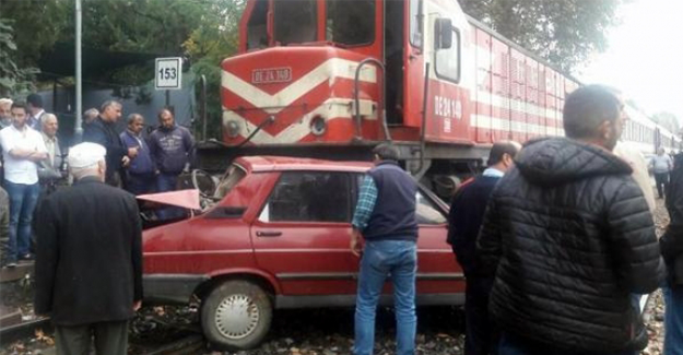 Manisa Alaşehir'de Hemzemin Geçitte Kaza