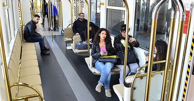 İzmir Metro'nun "Yat Konseptli" araçları sefere başladı