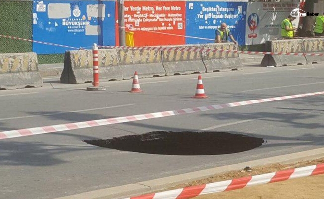Beşiktaş'ta metro çalışmaları nedeniyle yol çöktü!