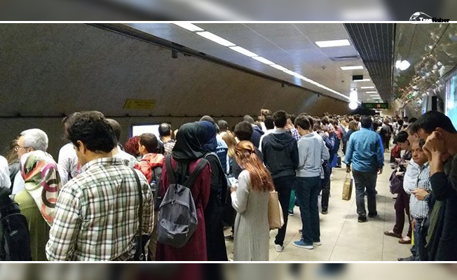 Kadıköy-Kartal metrosundaki arıza yolcuları isyan ettirdi