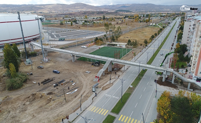 Sivas’ta demiryolu üst geçit çalışmaları devam ediyor