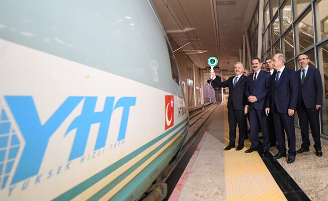 Bakan Arslan ATG'de yılın son trenini uğurladı