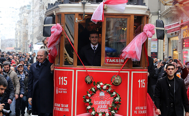 Özlem Bitti! İstiklal Caddesi'nde Nostaljik tramvay seferlerine başladı