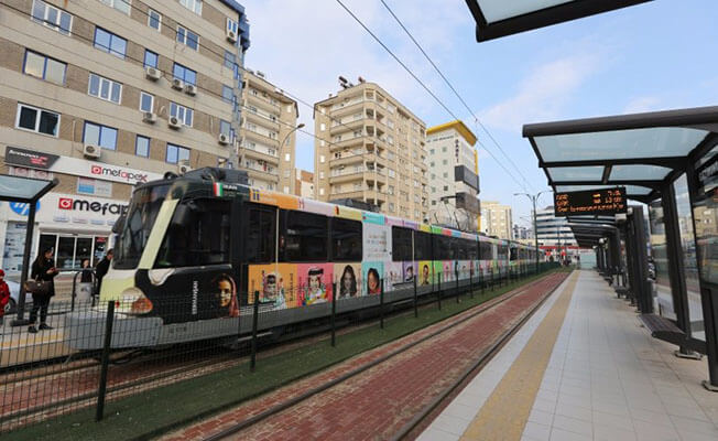 Tramvay duraklarının uzatılması yolcu kapasitesini arttırdı