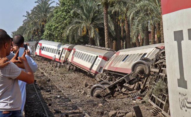 Mısır'da Tren Kazası! Demiryolları Genel Müdürü Görevden Alındı