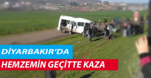 Diyarbakır'da Hemzemin Geçitte Kaza