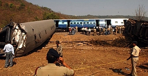 Hindistan'da tren kazası! İki ölü 38 yaralı