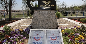 Devlet Demiryollarının ilk Genel Müdürü Behiç Erkin'in Mezarına Bakım Yapıldı