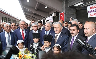 BTK Demiryolu Projesinde ilk yolcular Gürcistan'dan Kars'a geldi