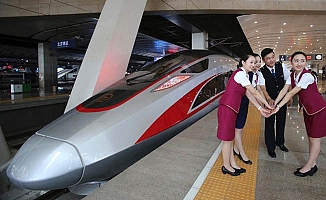 Çin'de 350 km hızla gidecek 'mermi treni' seferlerine başladı