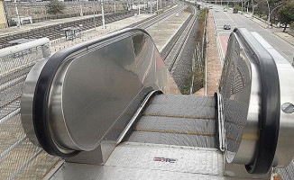 Hızlı Trenin Yürümeyen Merdivenleri