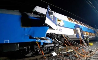 Çekya'da trenler çarpıştı: 1 ölü, 35 yaralı