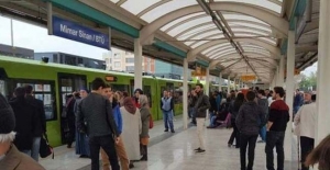 Bursa'da metro seferlerine afiş engeli