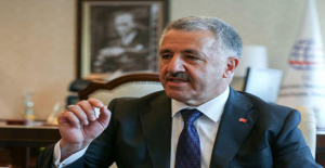 Ulaştırma Bakanı Ahmet Arslan, Ankara YHT Garı'nda incelemelerde bulundu