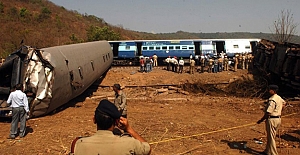 Hindistan'da tren kazası! İki ölü 38 yaralı