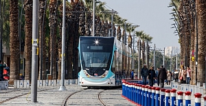 Karşıyaka tramvayını günde 15 bin kişi kullanıyor