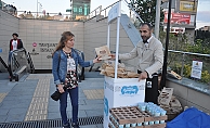 Pendik'te metro yolcularına iftar ikramı