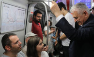 Başbakan Binali Yıldırım Marmaray'da Ayakta Yolculuk Etti